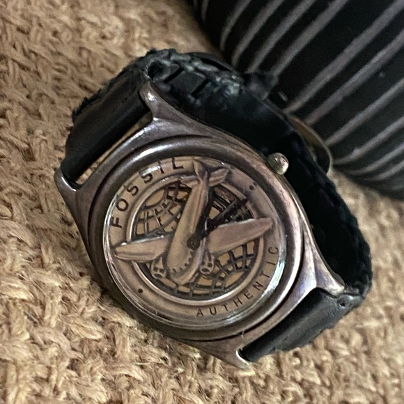VINTAGE WOMAN’S AUTHENTIC FOSSIL AIRPLANE WATCH main image 10
